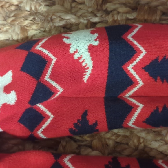 Like new Boys 6 Christmas sweater - Picture 5 of 5